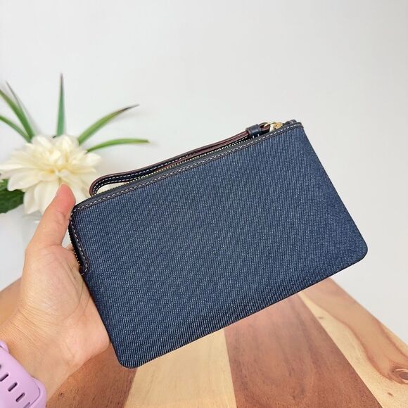 NWT Coach Large Corner Zip‎ With Coach - Picture 2 of 5